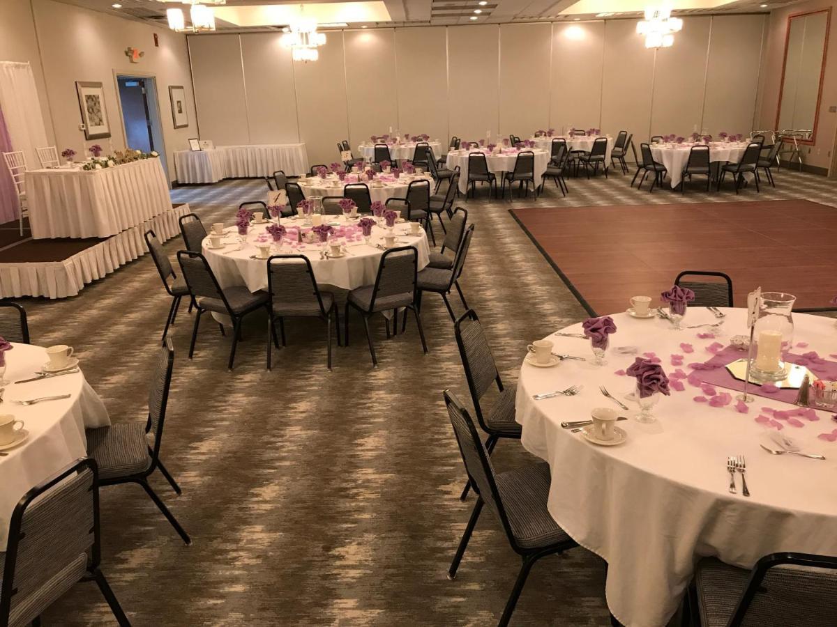 Holiday Inn Martinsburg By Ihg Екстериор снимка
